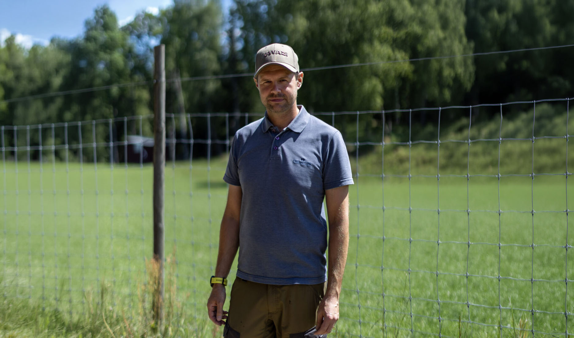 en man på ett fält